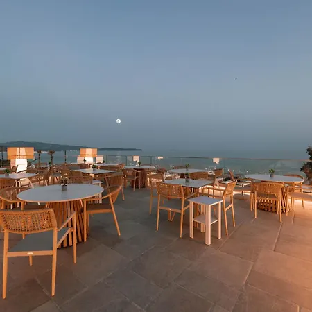 Acron فندق يميناريا